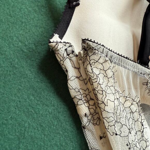 nwt Victoria’s Secret Lace Corset Top Ivory Black Lace Neon Bows (34B) Small - Picture 8 of 10